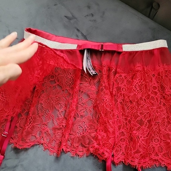 Victoria's secret red lingerie set. Garter skirt XS Small, Small bow bra. - Picture 10 of 10